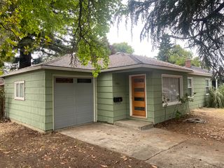 1042 Winchester Ave, Medford, OR 97501