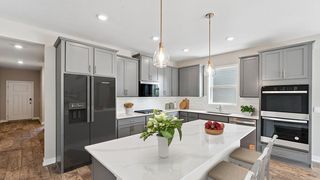 2156 Bluff Heights Dr, Shakopee, MN 55379
