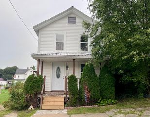 402 S  Penn St, Punxsutawney, PA 15767