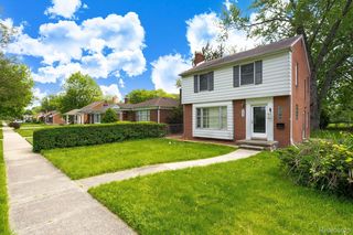 19694 Lochmoor St, Harper Woods, MI 48225