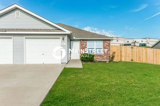211 Palmer Ct, Pleasant Hill, MO 64080