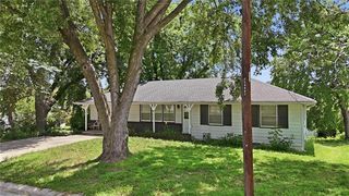 483 NE Meadowbrook Rd, Kansas City, MO 64119