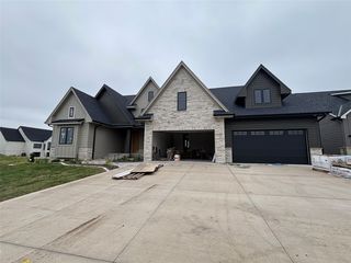 3837 NW 183rd St, Clive, IA 50325
