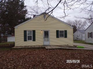 13 S  Colonial Park Dr, Marion, IN 46953