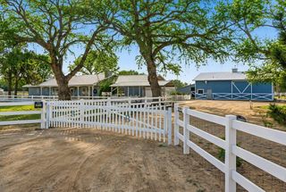 522 Clark Cir SW, Albuquerque, NM 87105