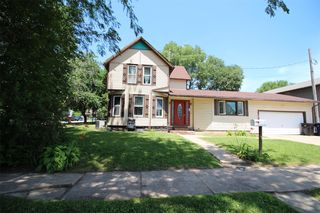 222 W  5th St, Tipton, IA 52772