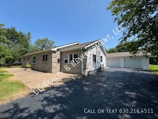 1085 Basswood St, Hoffman Estates, IL 60169