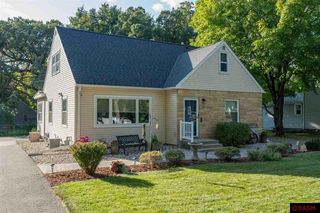 1404 Carney Ave, Mankato, MN 56001