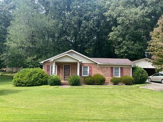 1401 N  Catherine St, Walhalla, SC 29691