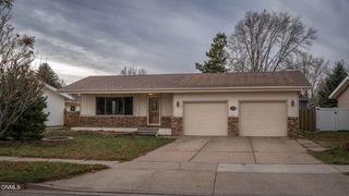1570 E  Omaha Dr, Bismarck, ND 58504
