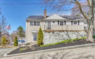 32 Willard St, Melrose, MA 02176