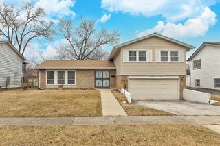 17514 Oakwood Dr, Hazel Crest, IL 60429