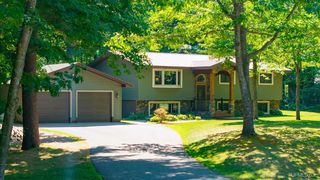 56 Feather Ridge Rd, Marquette, MI 49855