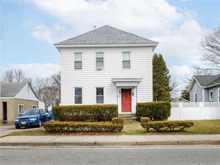 18-16 Twenty Warwick Nck, Warwick, RI 02889