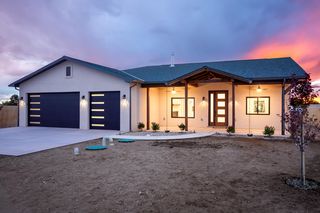609 2nd St NE, Rio Rancho, NM 87124