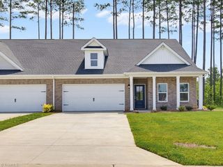 1102 Beeson Ct, Clemmons, NC 27012