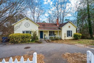 932 4th Street Dr NW, Hickory, NC 28601