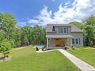 9 Magnolia, West Hurley, NY 12491