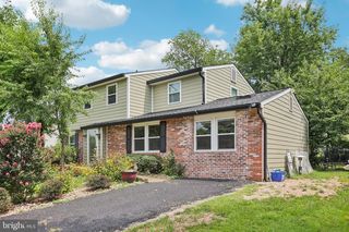 104 N  Garfield Rd, Sterling, VA 20164
