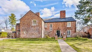 102 Touraine Rd, Grosse Pointe Farms, MI 48236