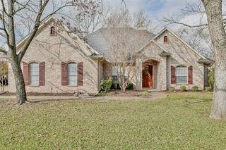 8922 Green Leaves Dr, Granbury, TX 76049