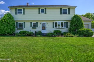 117 Lucia Dr, Pittsfield, MA 01201