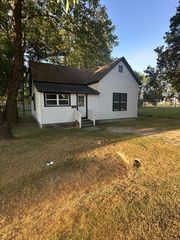 840 E  Cherry St, Piggott, AR 72454