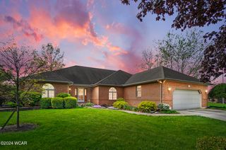 1207 Oakridge Ct, Wapakoneta, OH 45895