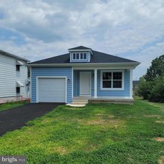 750 Jefferson Ave, Charles Town, WV 25414