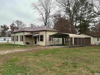103 E  11th St, Belle Rive, IL 62810