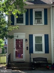 330 Cedar St, Bristol, PA 19007