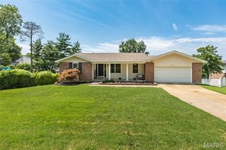 12112 Greenwalk Dr, Saint Louis, MO 63146