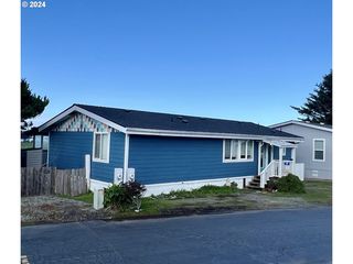 94120 Strahan St #122, Gold Beach, OR 97444