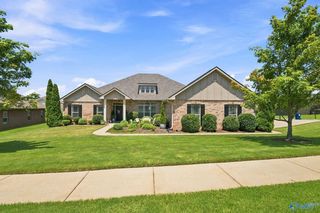 12 Nutcracker Ln SW, Huntsville, AL 35824