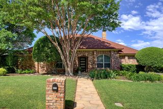 3121 Woodridge Dr, Hurst, TX 76054