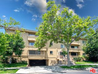 821 N  Formosa Ave #303, Los Angeles, CA 90046
