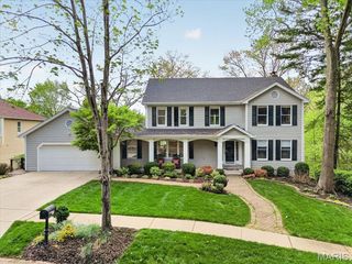 303 Greenbriar Estates Dr, Saint Louis, MO 63122