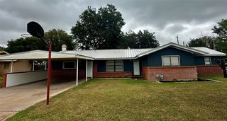 1204 N  Park St, Seymour, TX 76380