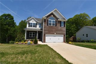 4803 Knollview Dr #101, Walkertown, NC 27051