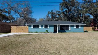 407 Tamarind St, Lake Jackson, TX 77566