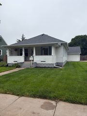 1012 E  3rd St, Mccook, NE 69001