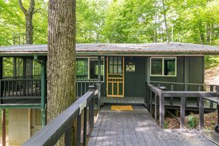 84 McMillan Dr, Hendersonville, NC 28792
