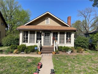 806 S  Forest Ave, Independence, MO 64052