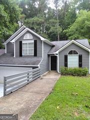 656 Kilkenny Cir, Lithonia, GA 30058