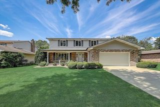1930 N Carlyle Pl, Arlington Heights, IL 60004
