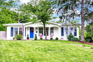 429 Hill Dr, Saint Louis, MO 63122