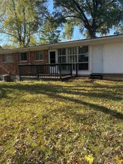 10416 Hallwood Dr, Saint Louis, MO 63136