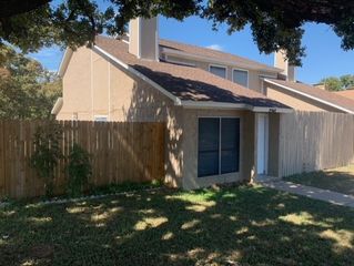 2760 Parkchester Dr, Arlington, TX 76015