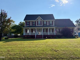 178 Waters Edge Dr, Erwin, NC 28339