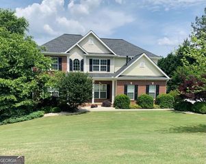 345 Persimmon Dr, Sharpsburg, GA 30277